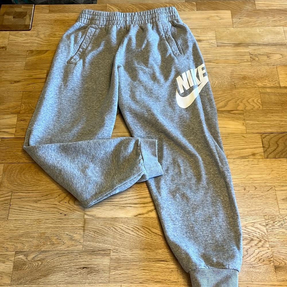 Boys Nike sweats with pockets